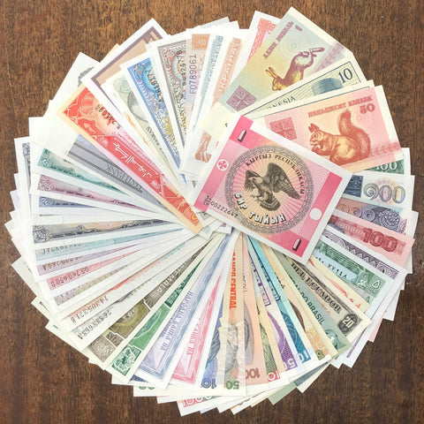 Pack of 50 world banknotes, UNC